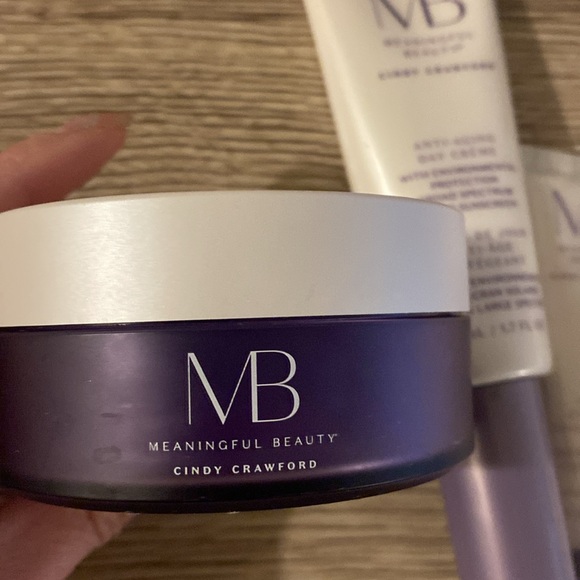 Meaningful Beauty 7 Pieces - Picture 5 of 7